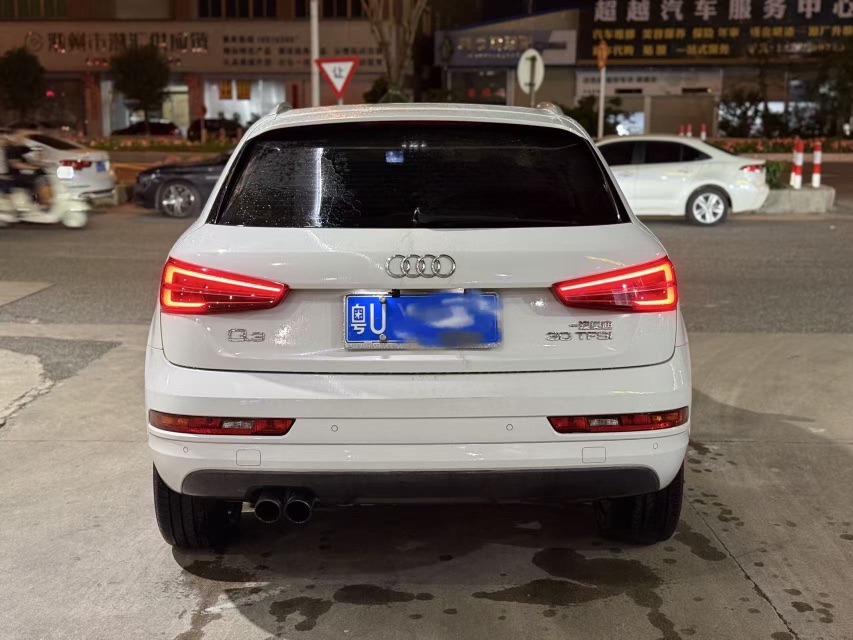 Audi Q3 2019 car image #8