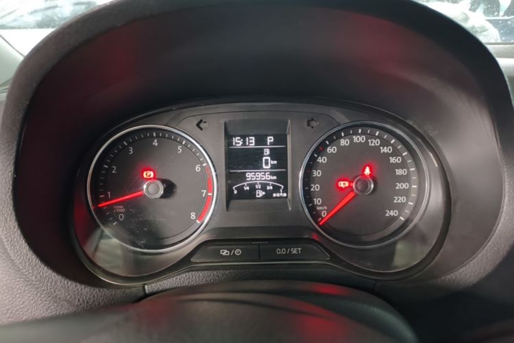 Volkswagen Polo 2015 car image #12