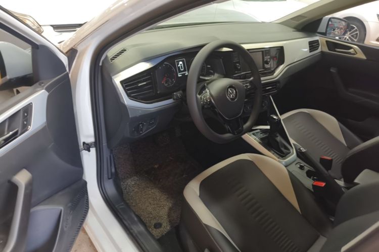 Volkswagen Polo 2019 car image #16