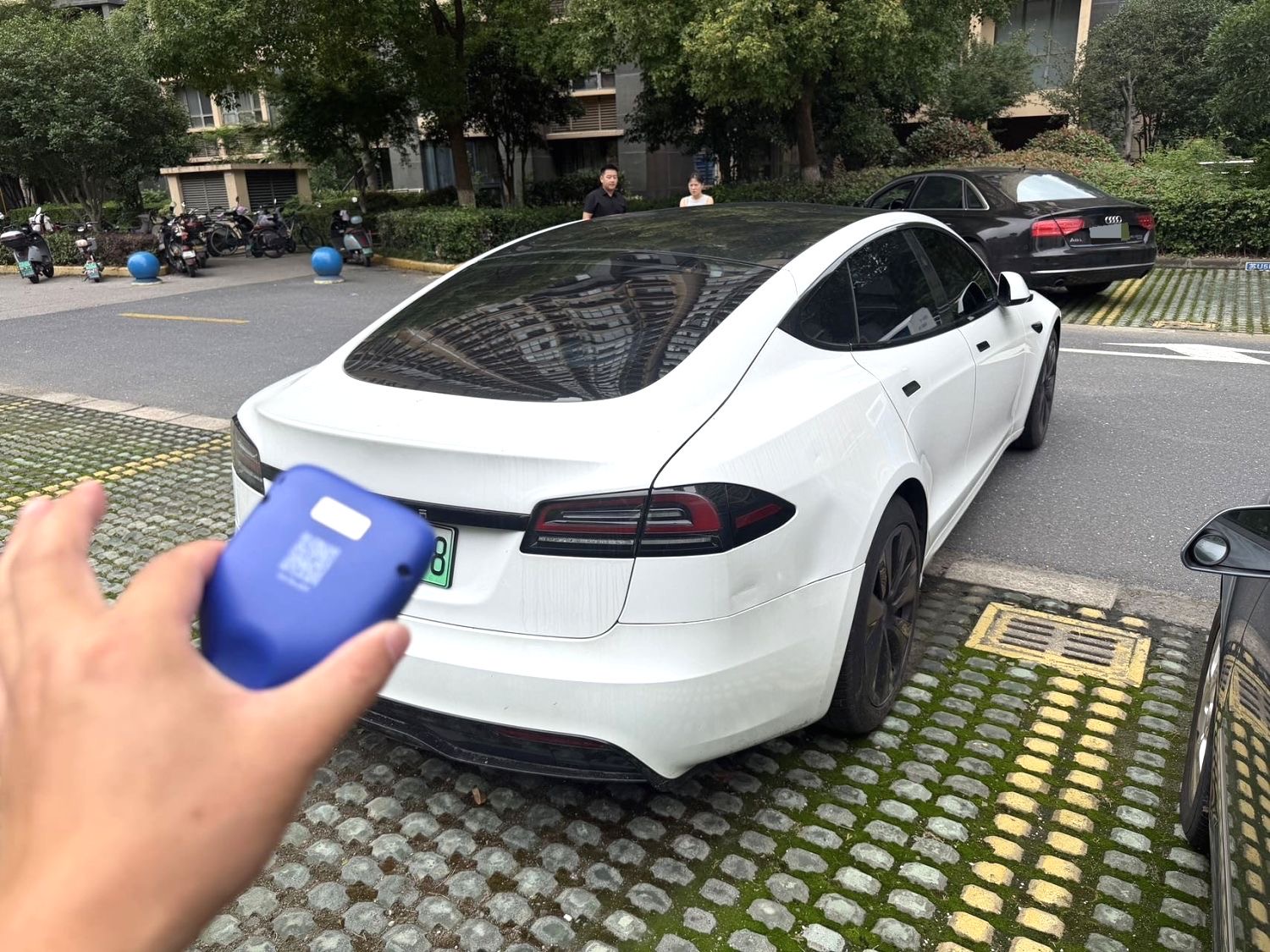 Tesla Model S 2023 car image #8