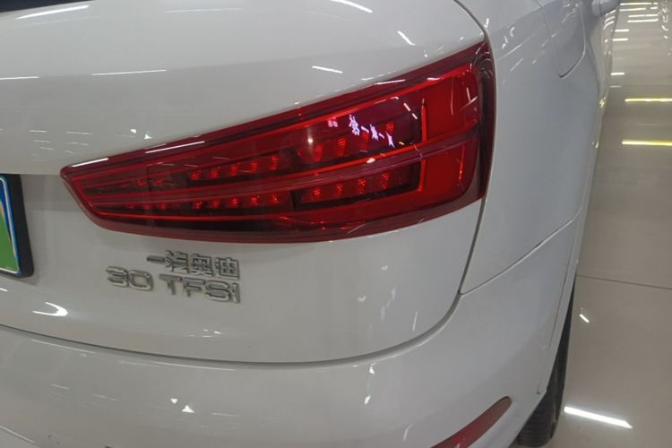 Audi Q3 2019 car image #8