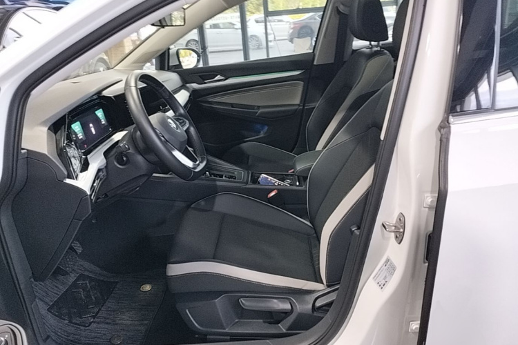 Volkswagen Golf 2021 car image #15