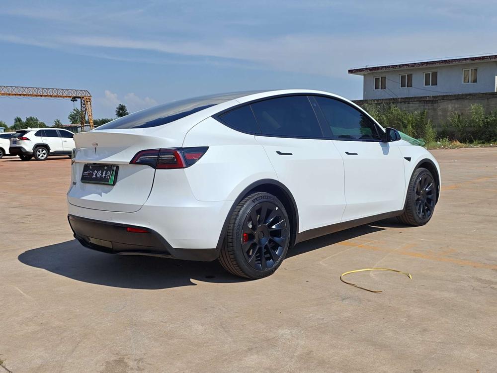 Tesla Model Y 2023 car image #7