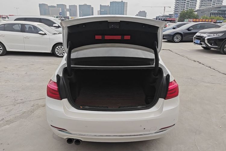 BMW 3 Series 2017 car image #21