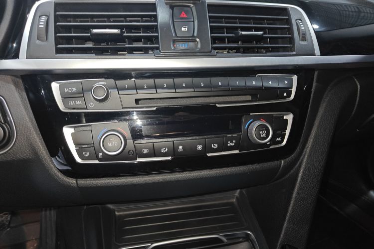BMW 3 Series 2017 car image #13