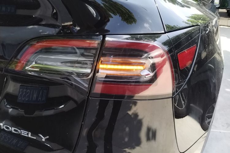 Tesla Model Y 2022 car image #8