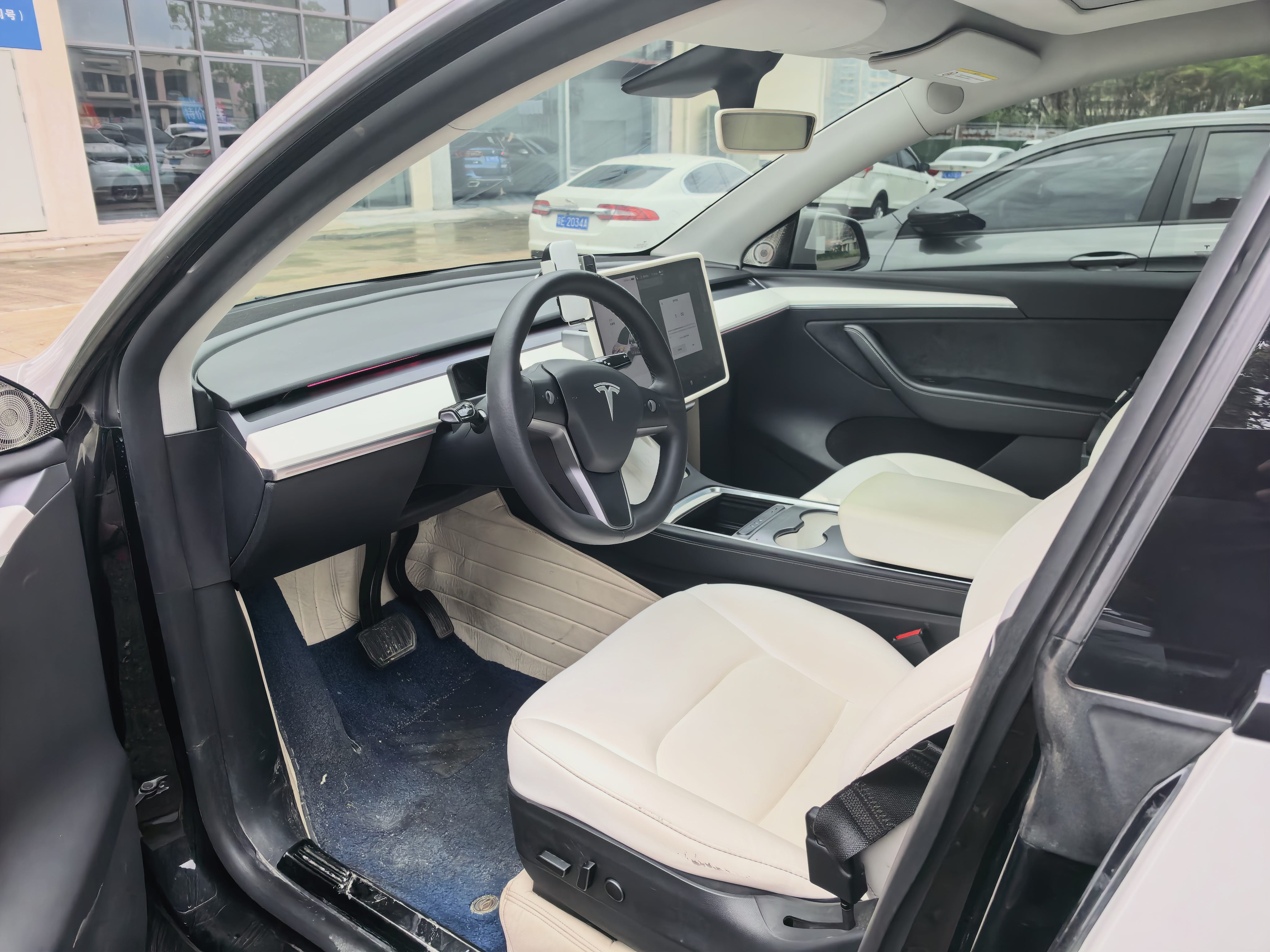 Tesla Model Y 2021 car image #3