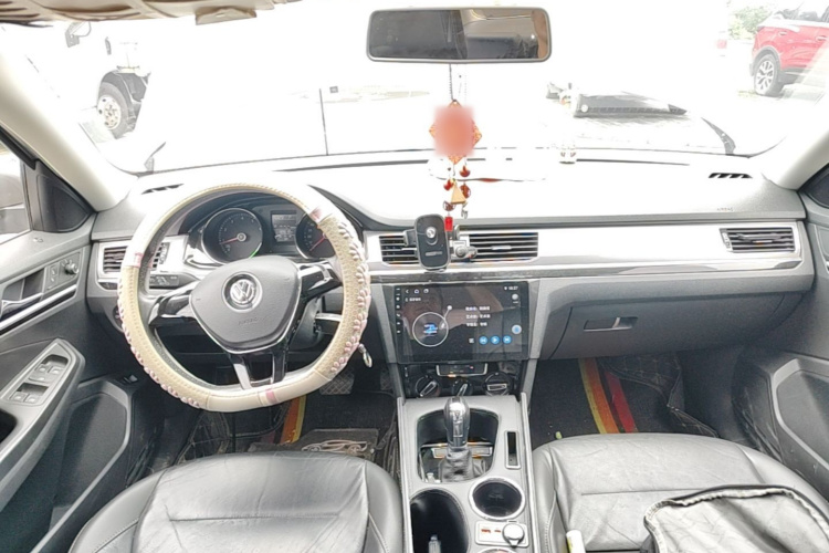 Volkswagen Bora 2016 car image #10
