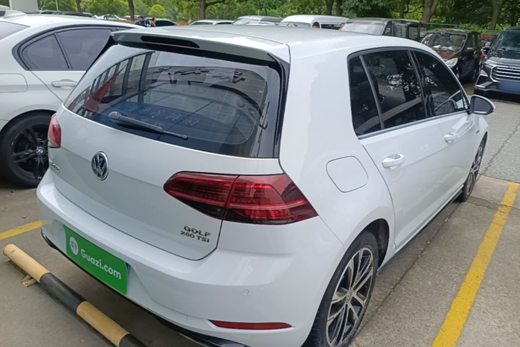 Volkswagen Golf 2018 car image #7