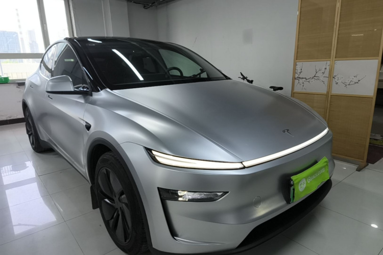 Tesla Model Y 2025 imagen de coche #6
