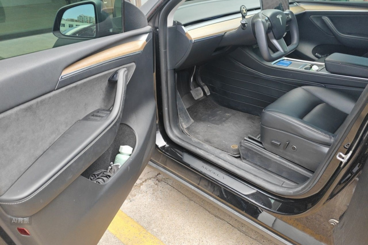 Tesla Model Y 2022 car image #18