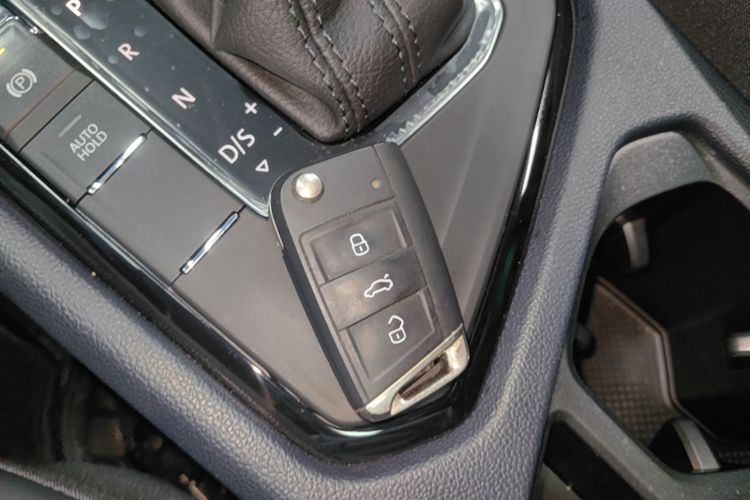 Volkswagen Tharu 2024 immagine di auto #14