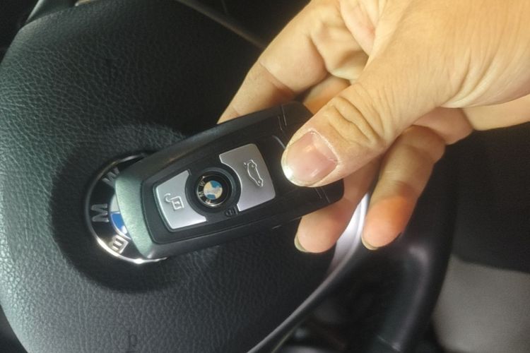 BMW 3 Series 2018 car image #9