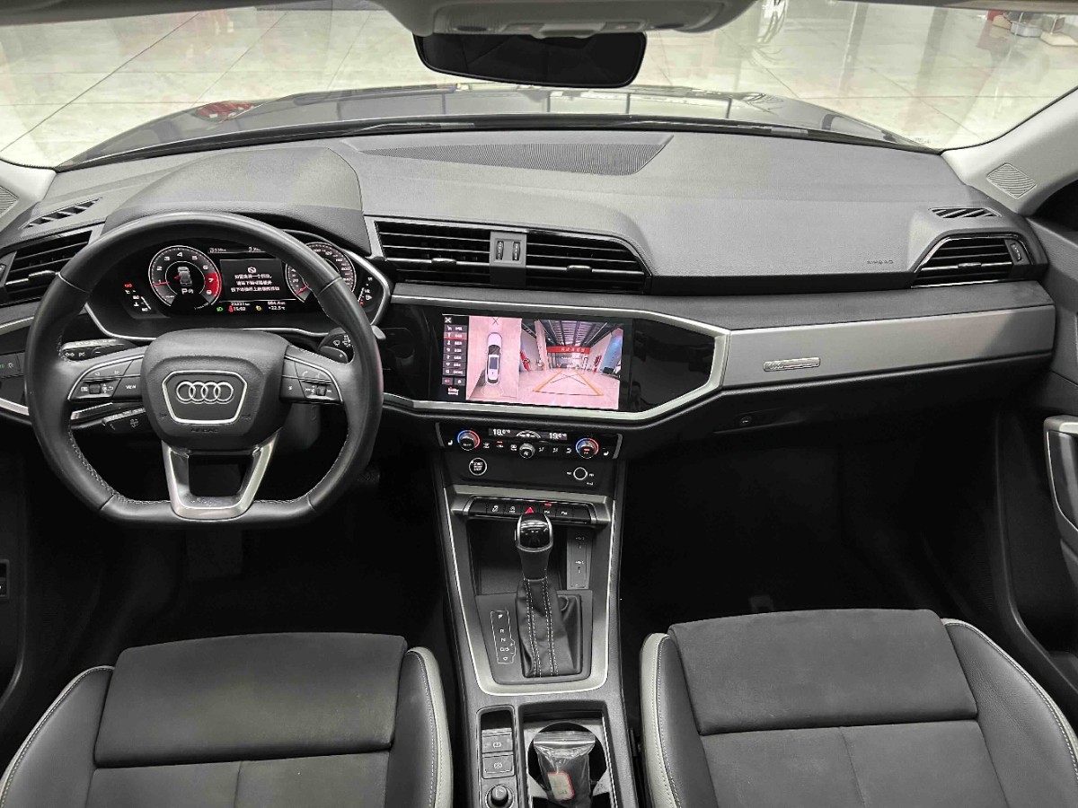Audi Q3 2022 car image #3
