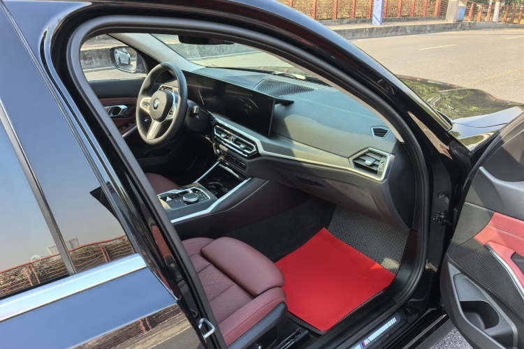 BMW 3 Series 2024 car image #24