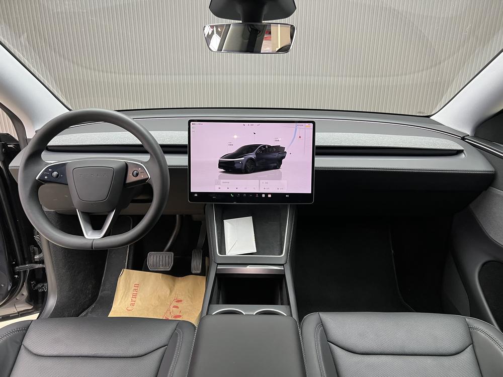 Tesla Model Y 2025 #10 Tesla Model Y 2025 car image #10