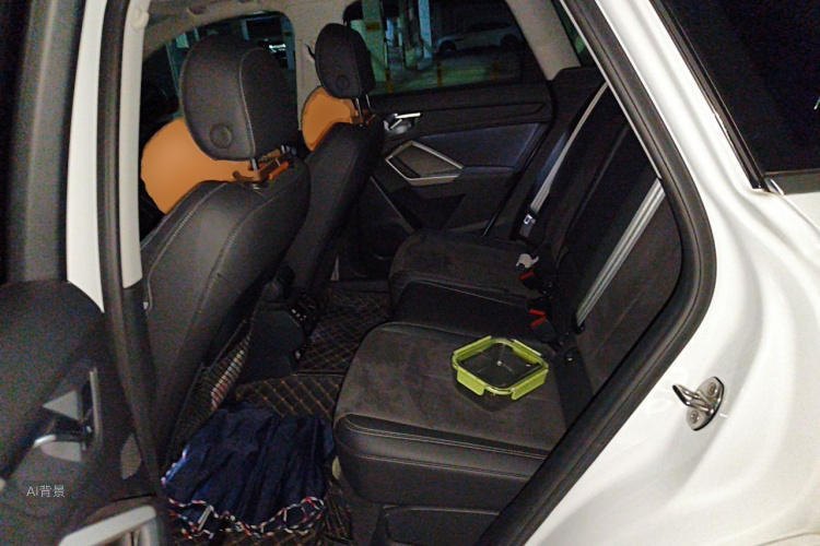 Audi Q3 2023 car image #19