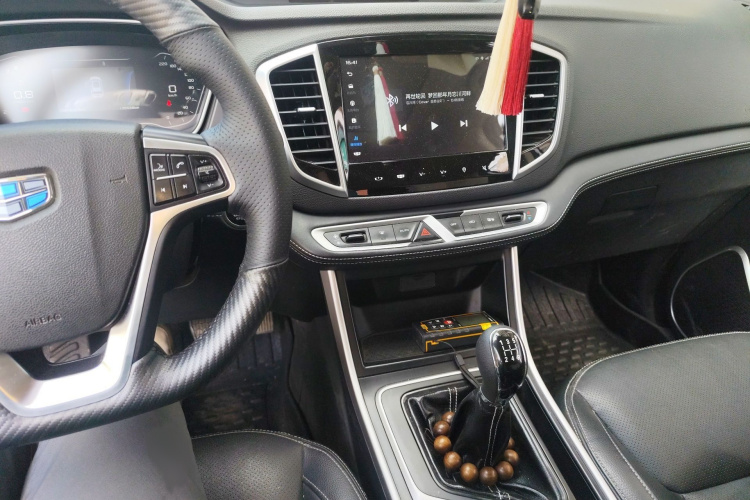 GEELY Vision X6 2018 immagine di auto #17