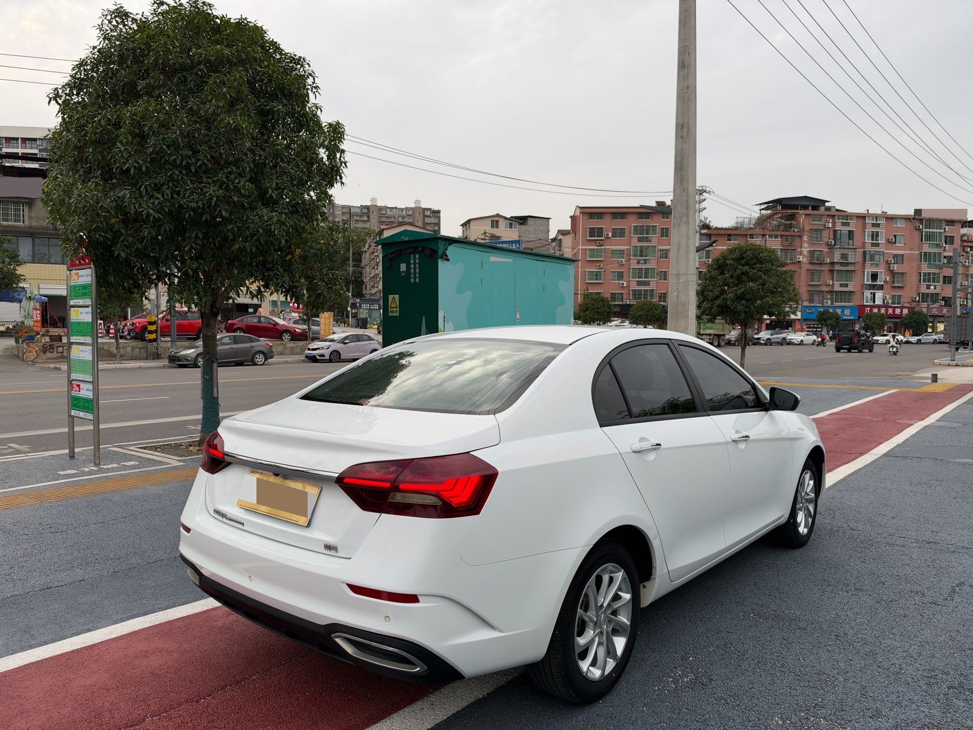 GEELY Emgrand 2021 car image #3