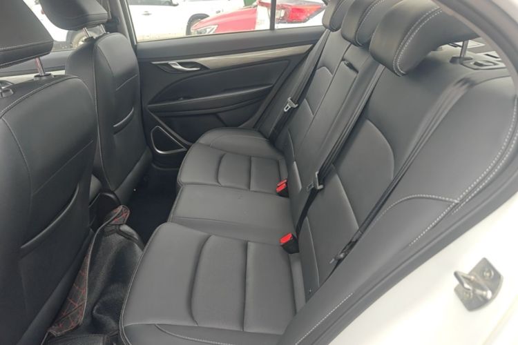GEELY Emgrand 2019 #17 GEELY Emgrand 2019 car image #17