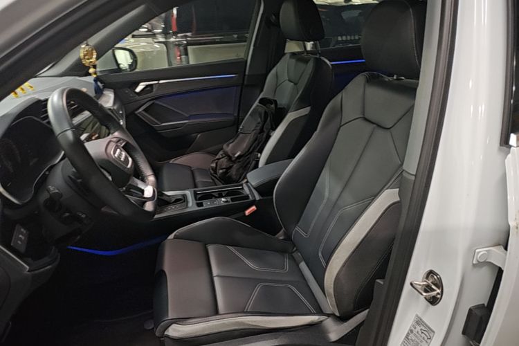 Audi Q3 2024 car image #19