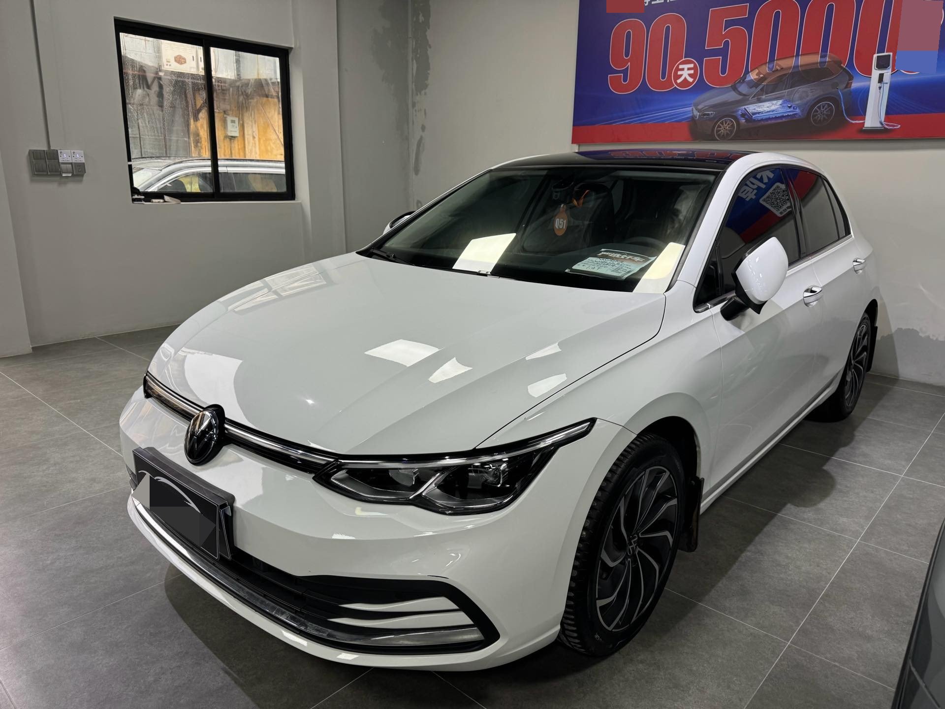 Volkswagen Golf 2024 immagine di auto 