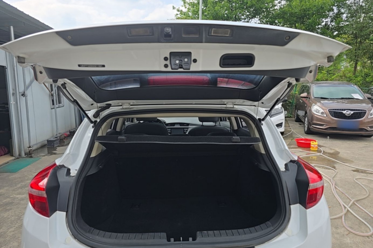 GEELY Emgrand GS 2018 car image #19