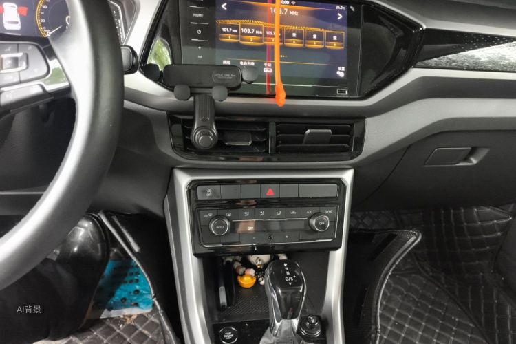 Volkswagen T-Cross 2019 #15 Volkswagen T-Cross 2019 car image #15