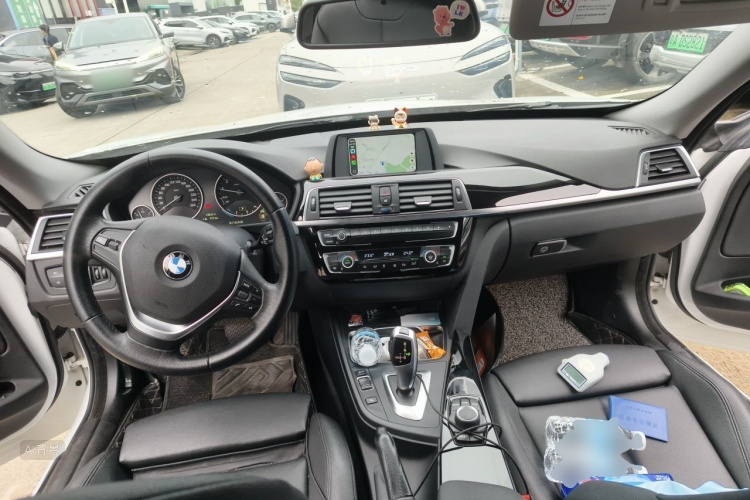 BMW 3 Series GT 2018 imagem de carro #11