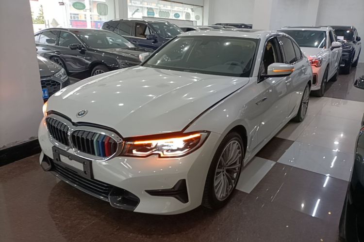 BMW 3 Series 2021 car image #2
