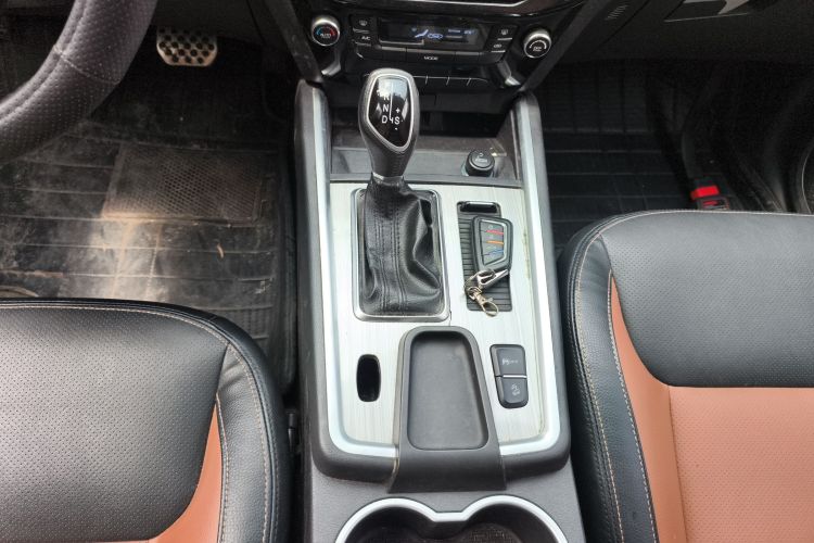 GEELY Vision X6 2016 immagine di auto #14