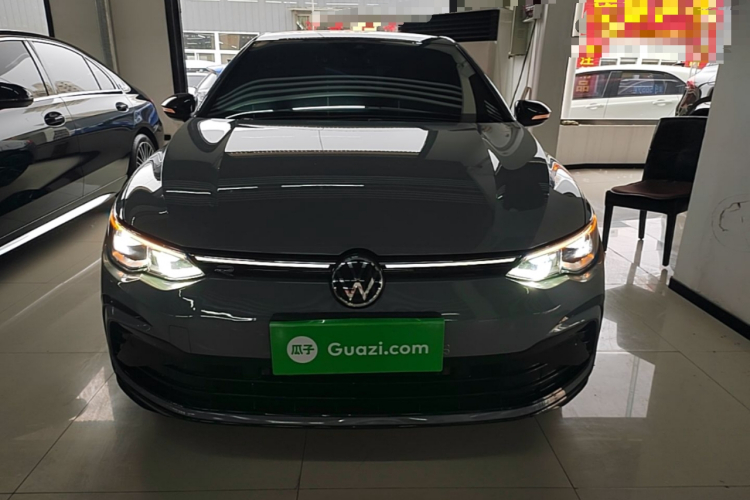 Volkswagen Golf 2021 car image #3