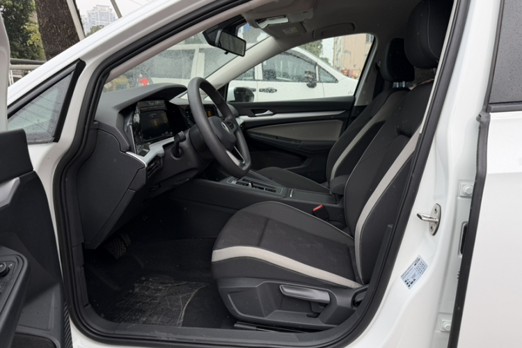 Volkswagen Golf 2021 car image #19