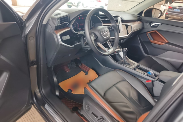 Audi Q3 2020 car image #16