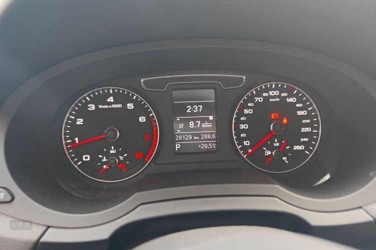Audi Q3 2016 car image #13