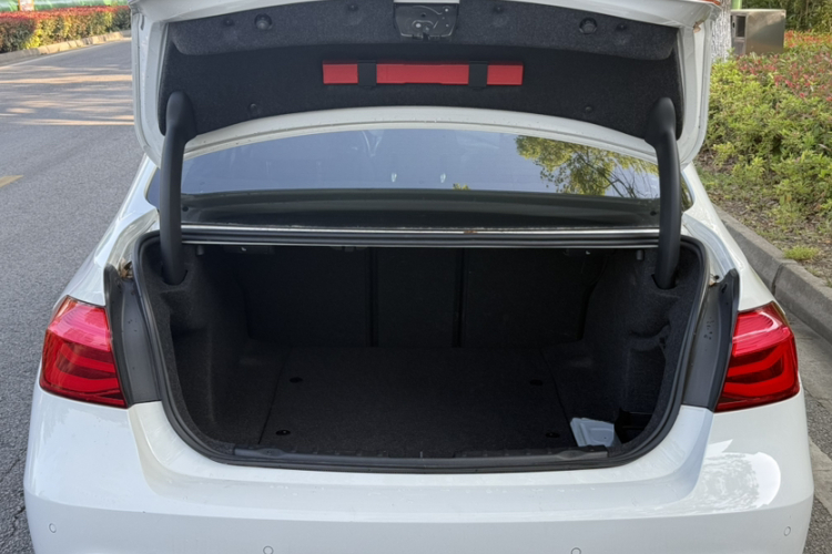 BMW 3 Series 2017 car image #27
