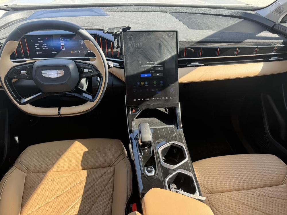 GEELY Boyue L 2024 car image #9