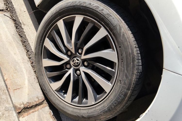 Toyota Corolla 2019 #9 Toyota Corolla 2019 car image #9