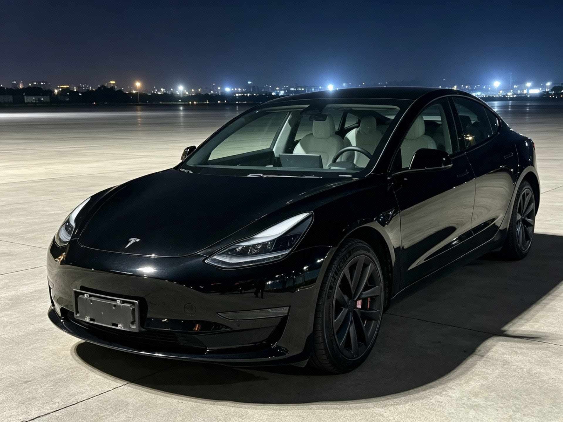 Tesla Model 3 2020 car image 