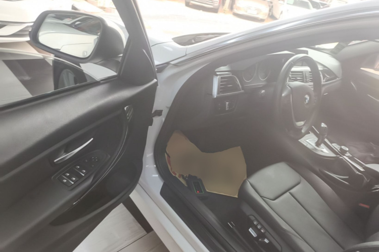BMW 3 Series 2017 #16 BMW 3 Series 2017 car image #16