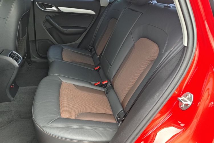 Audi Q3 2019 car image #17