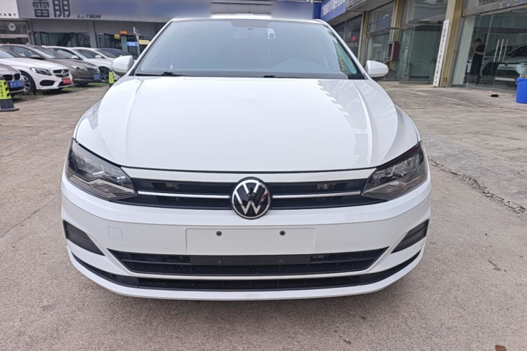 Volkswagen Polo 2023 car image #3