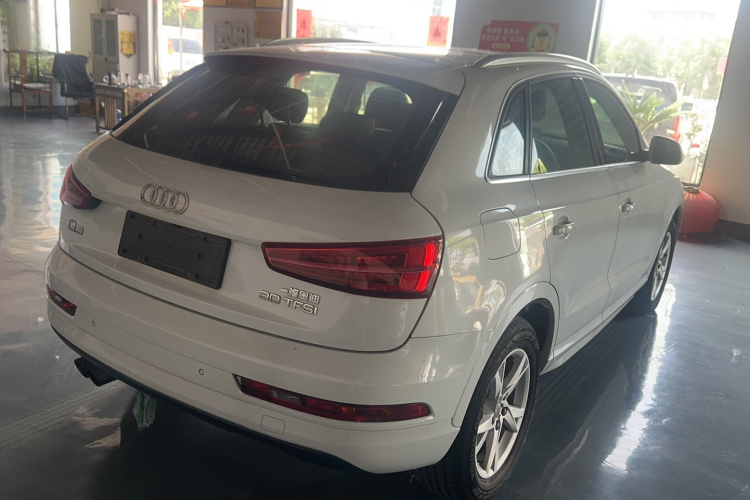 Audi Q3 2017 car image #7