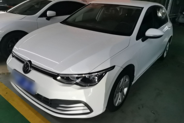 Volkswagen Golf 2023 car image #2