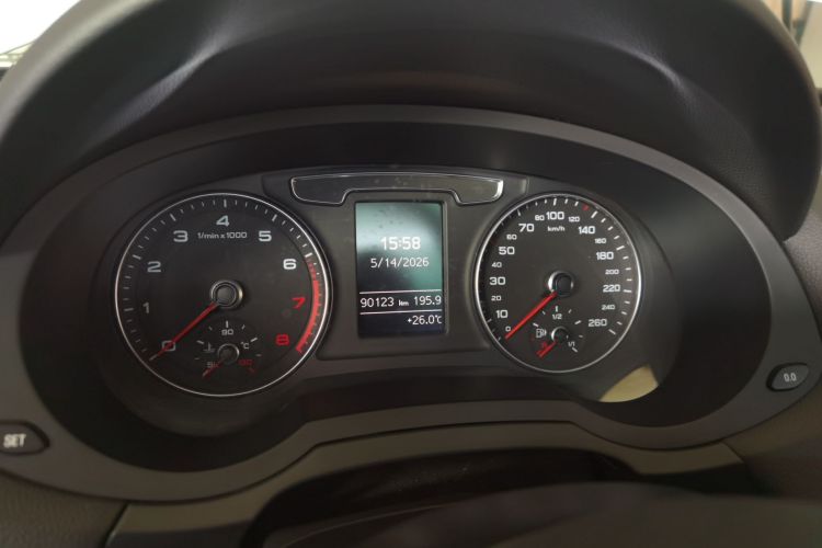 Audi Q3 2017 car image #9