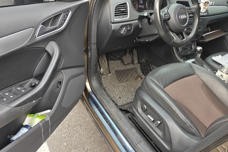 Audi Q3 2016 car image #18