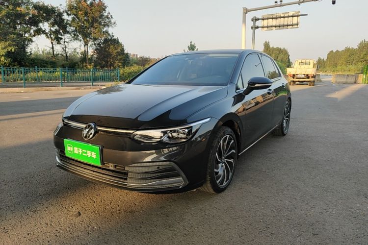 Volkswagen Golf 2021 car image #2