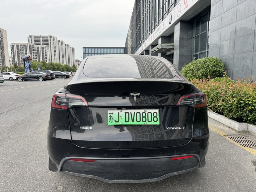Tesla Model Y 2023 #4 Tesla Model Y 2023 car image #4