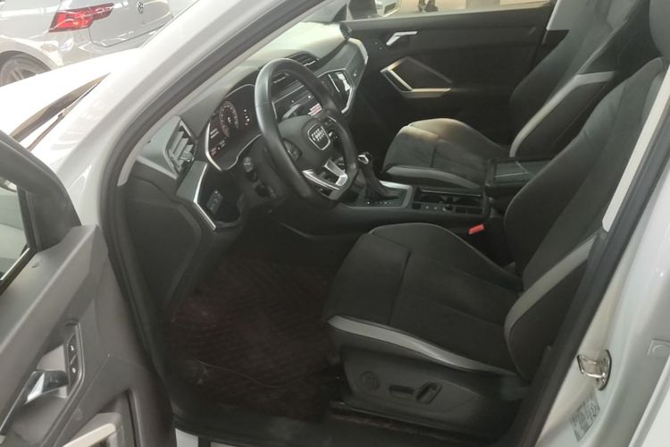 Audi Q3 2022 car image #15
