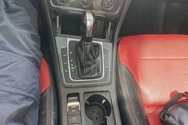 Volkswagen Golf 2017 car image #14